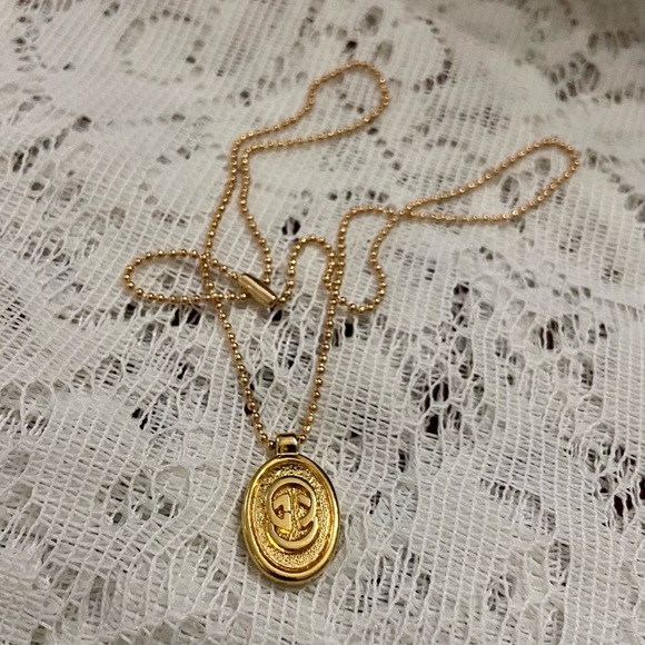 Vintage, Gucci Gold Tone Charm with 18in Gold Plated Chain Necklace - Picture 2 of 7